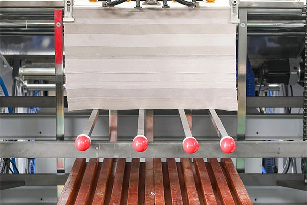 Какво прави интелигентното ламиниране по-устойчив избор за довършване на печат?